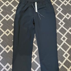Cropped Lululemon women pants with pockets